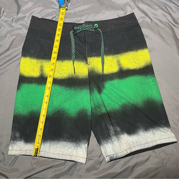 Aeropostale Men's Black and Green Swim Shorts size 34 - Picture 5 of 11